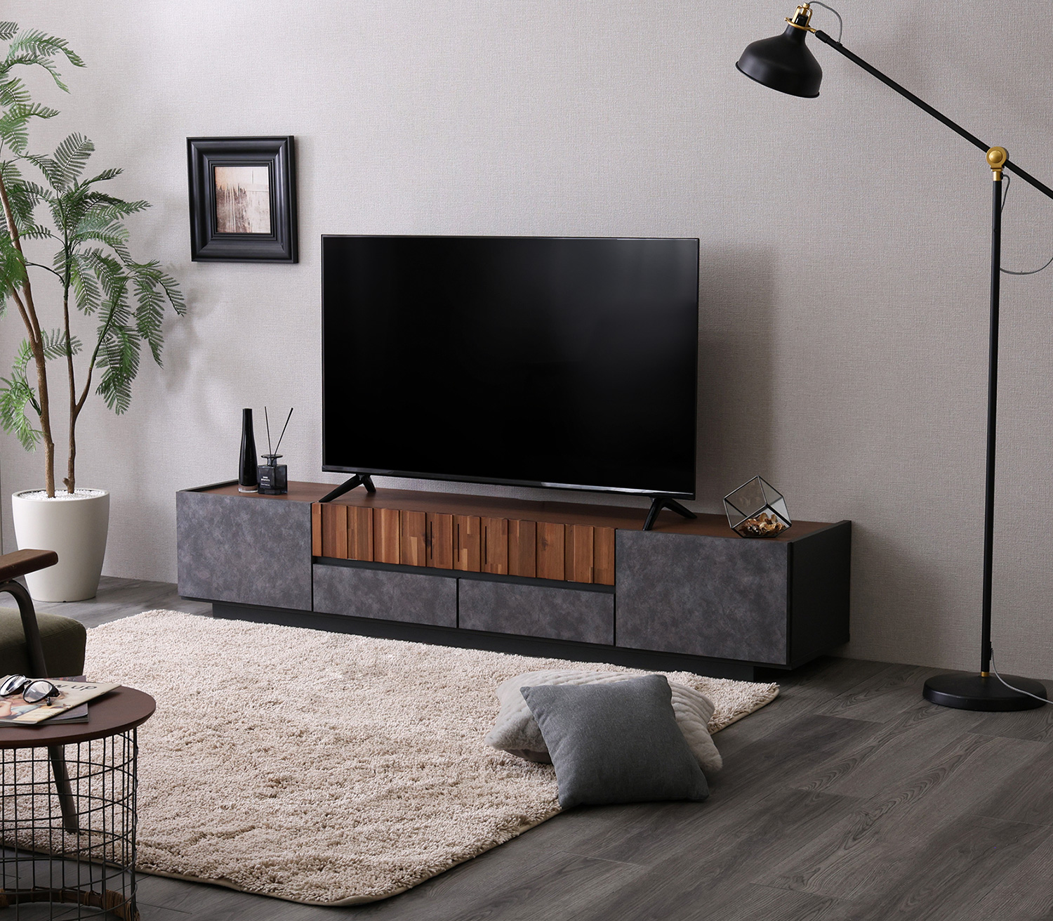 モルタル調×木目 モダンテイストなテレビ台 180cm幅の説明を補足する画像や、テキストオーバーレイがなく商品が見やすい画像、細部の画像。
